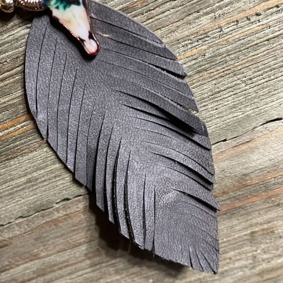 Delicate Western Gold Bracelet Grey Leather Dangle Feather & Cow Skull Charm - Picture 7 of 7